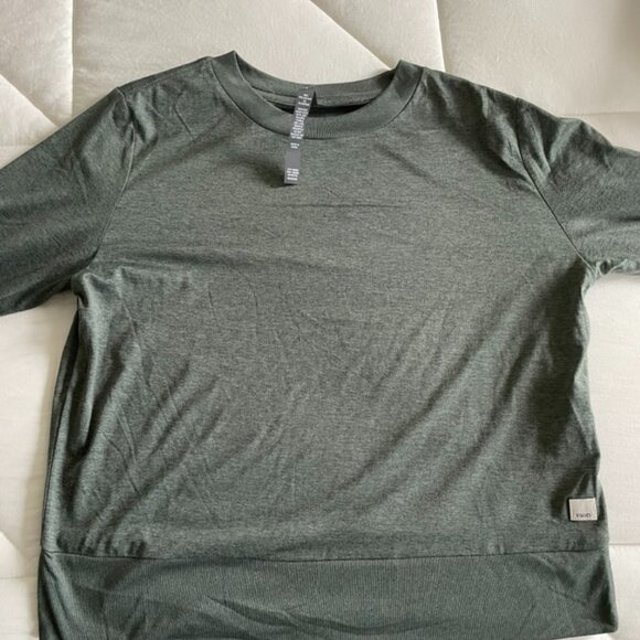 Vuori Women's Long Sleeve Tee - New - Picture 1 of 3